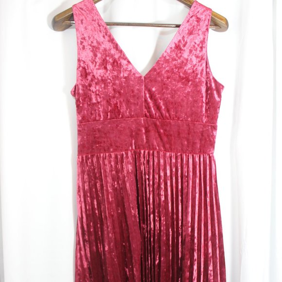 Splendor Spree Velvet Pleated Dress - Picture 7 of 8